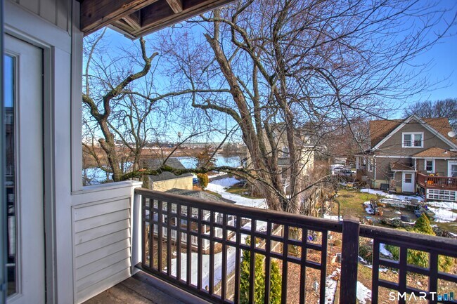 Building Photo - 3250 Fairfield Ave