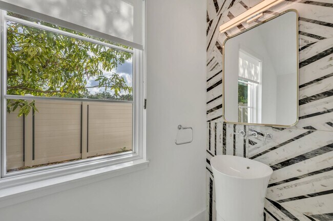 Building Photo - New Construction- walk to Park Avenue