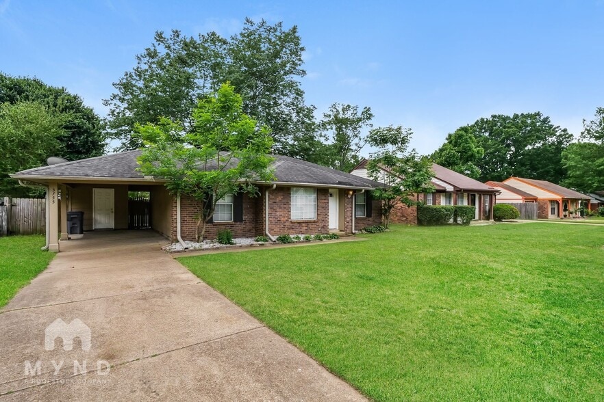 Building Photo - 3755 Carroll Dr