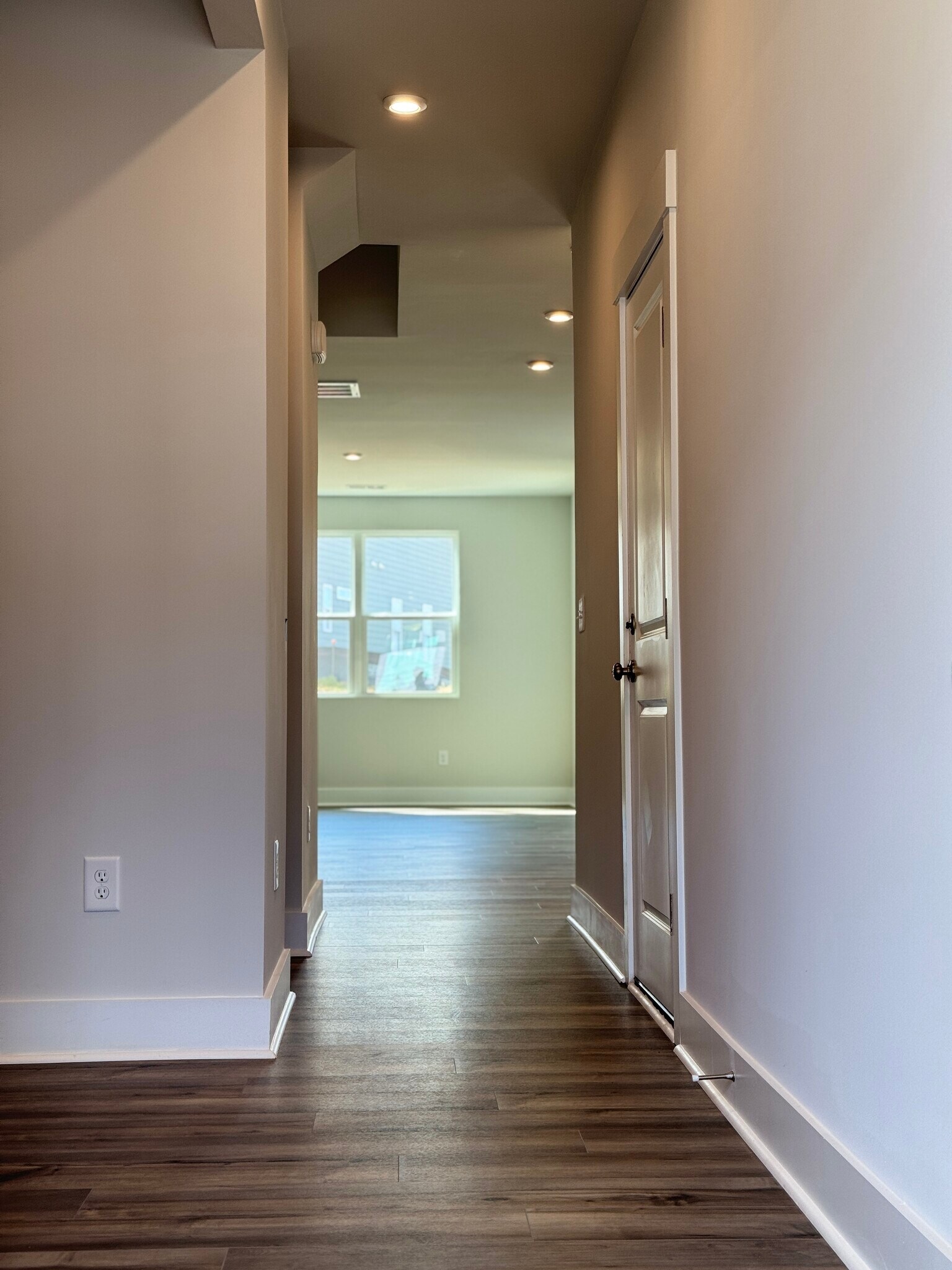 Building Photo - 9637 Munsing Dr