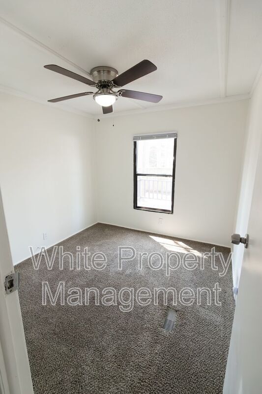 Building Photo - 1172 Southwood Dr