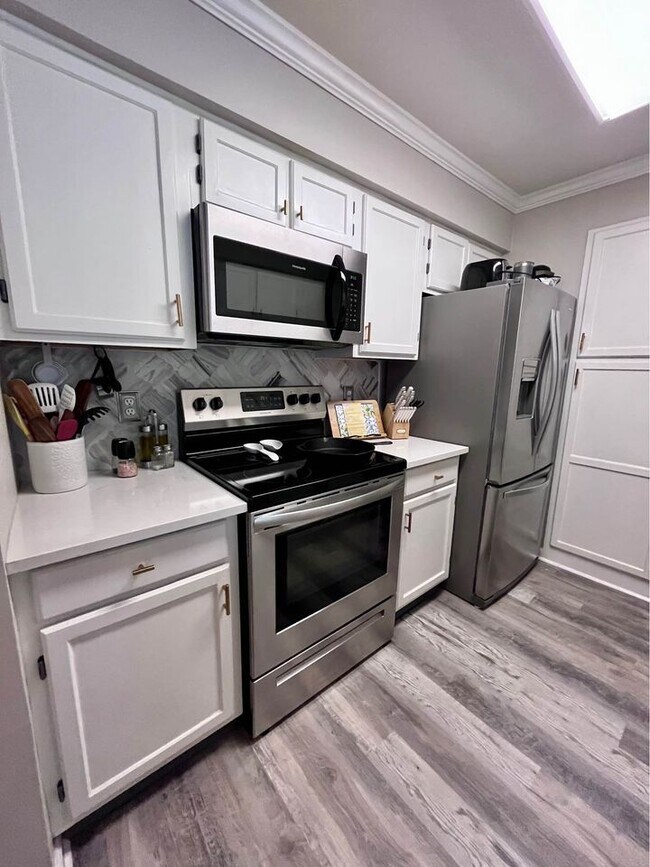 Building Photo - 1303 Pine Heights Dr NE