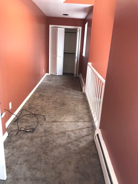 3rd room - 1406 3rd Ave