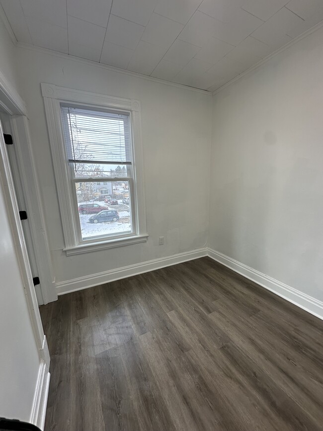 Front Bedroom - 62 James St