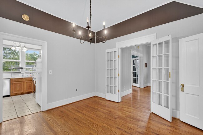 Building Photo - Charming 4BR / 3BA Historic Home with Big Backyard! BR VA