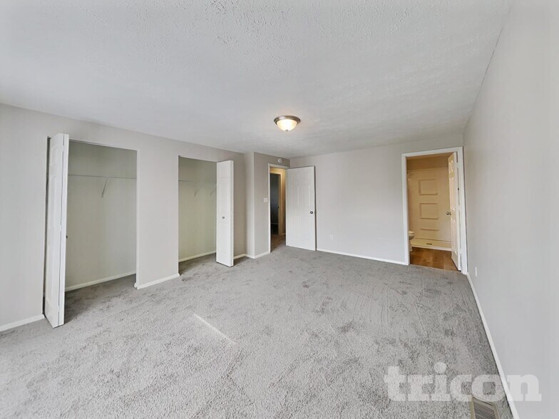 Building Photo - 7819 Cardinal Cove N