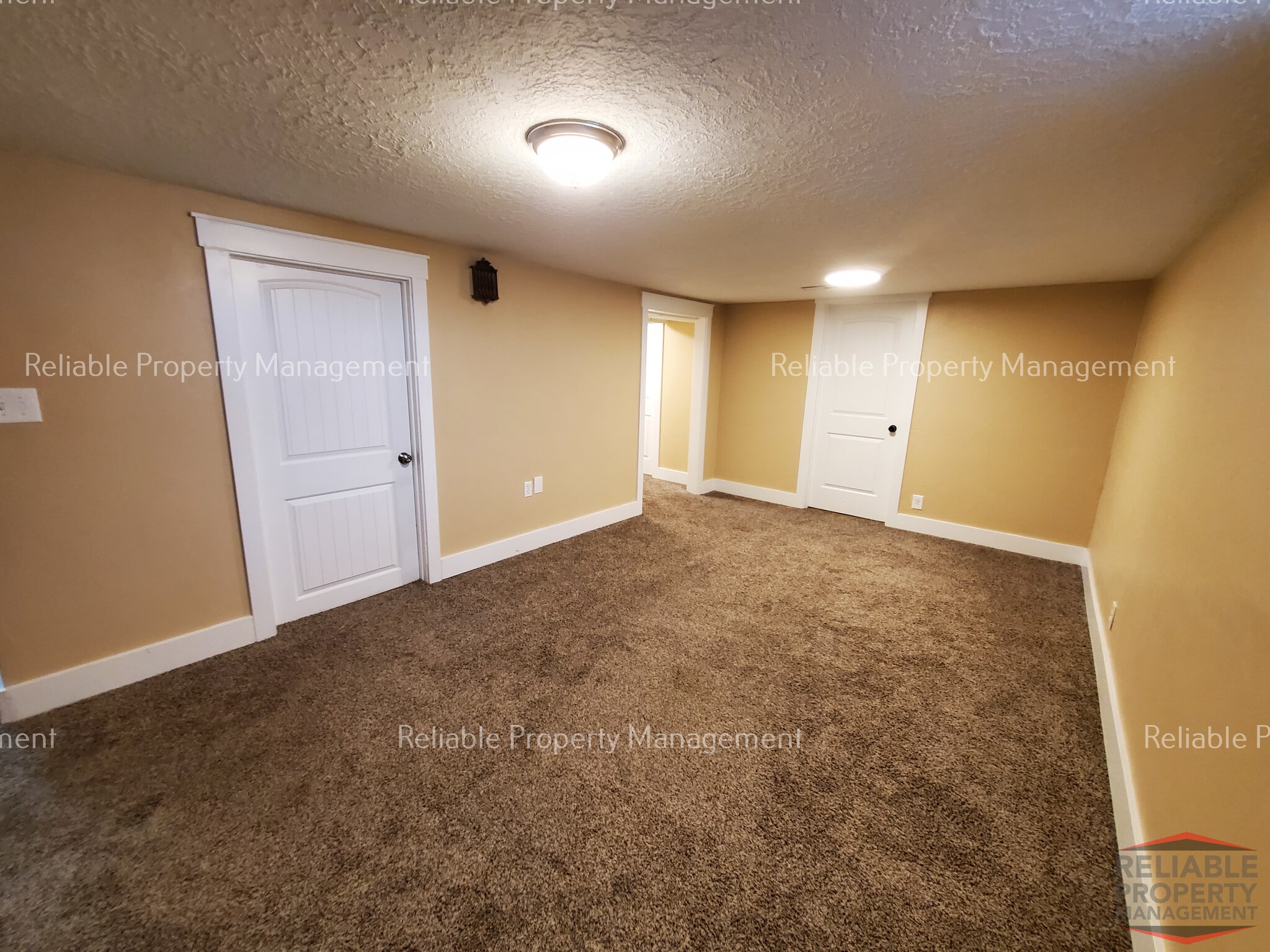 Building Photo - 350 Holbrook Dr