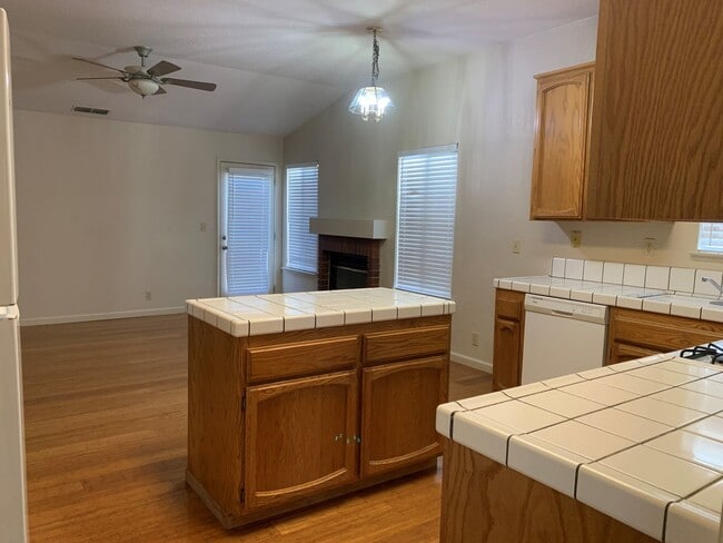 Building Photo - COMING SOON!!! Large 3 bedroom with an office in Elk Grove