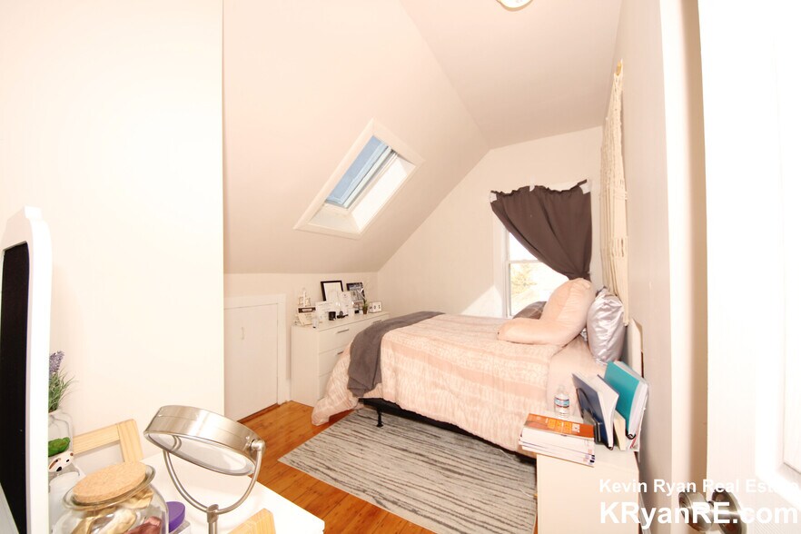 Building Photo - 60-62-62 Bedford St