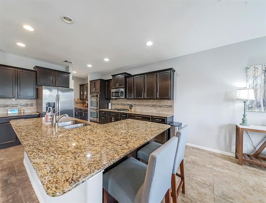 Building Photo - 28710 Brownwood Lake Dr