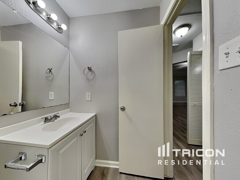 Building Photo - 12638 Burdine St