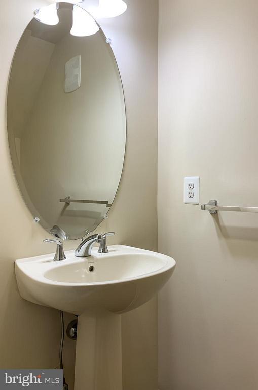 Building Photo - 23502 Belvoir Woods Terrace