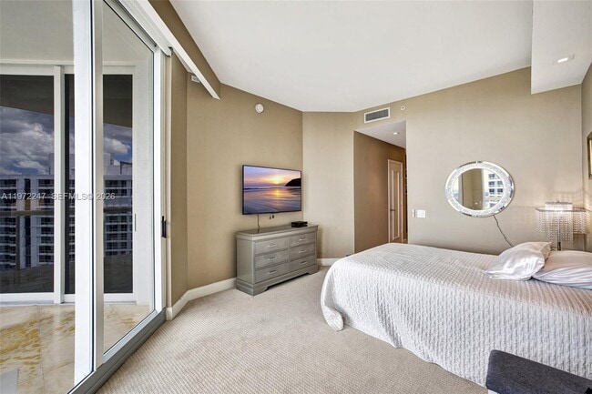 Building Photo - 21200 Point Pl