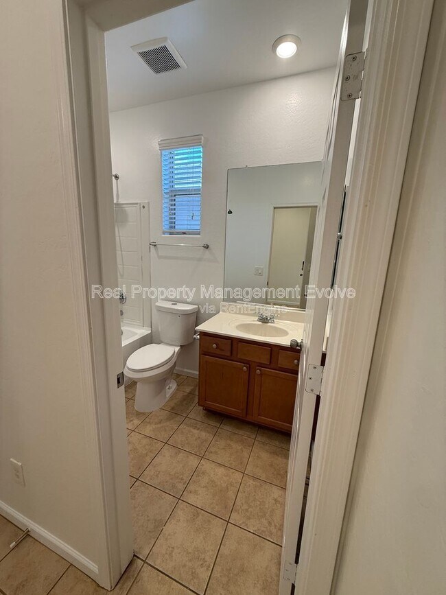 Building Photo - 36812 Yellowstone Dr