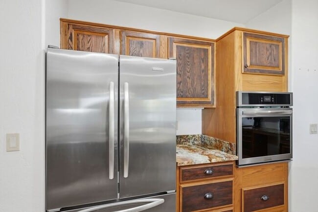 Building Photo - 770 N Lazy J Wy