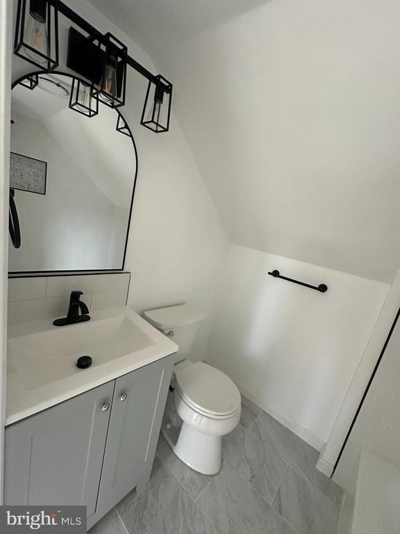 Building Photo - 489 N Church St