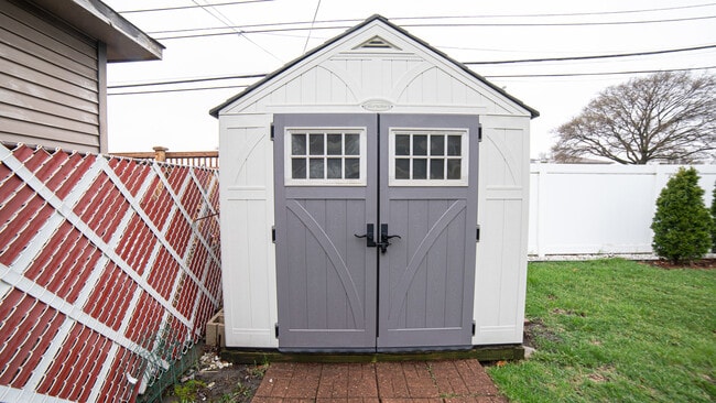 Building Photo - 4841 Lamb Dr