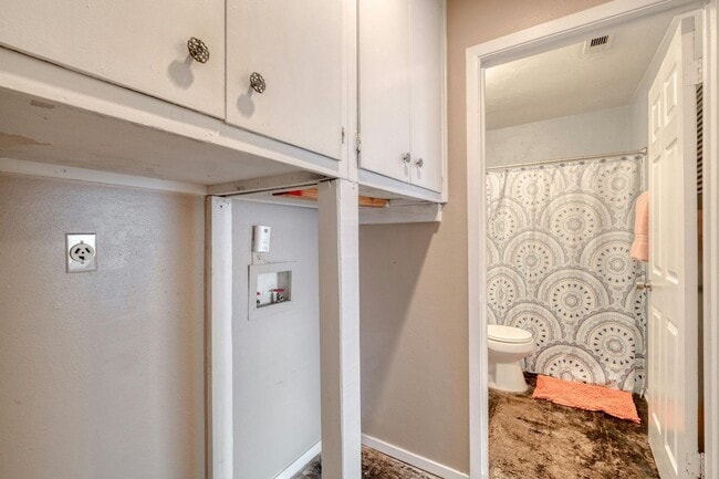 Building Photo - Cozy 2-Bedroom Duplex in Prime North Austi...