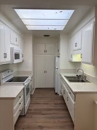 Building Photo - 2280 Via Mariposa W