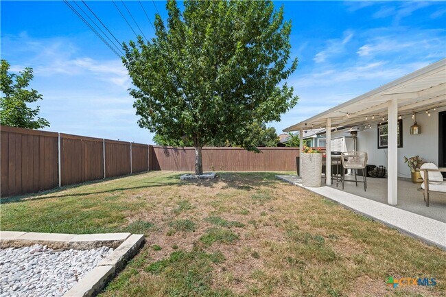 Building Photo - 120 Amber Ln