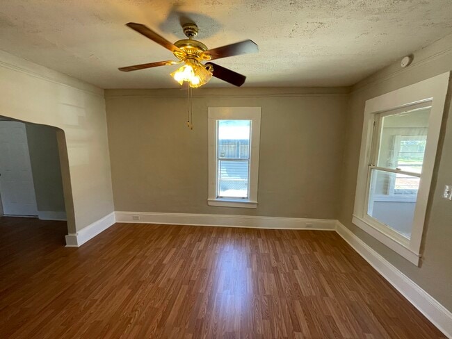 Building Photo - 1804 W 5th St