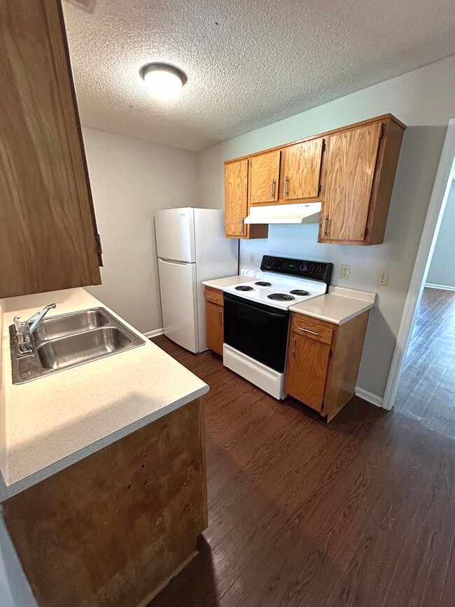 Building Photo - 28 Chatham St