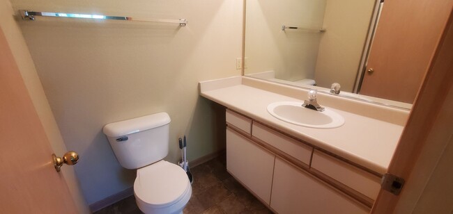Building Photo - Pre-Leasing - 3bd/2bath (Cordata Area)