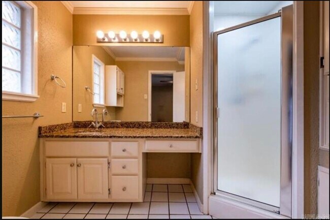 Building Photo - 32 Lenon Dr