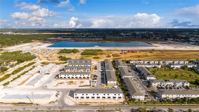 Building Photo - 417 NW 13 Ct