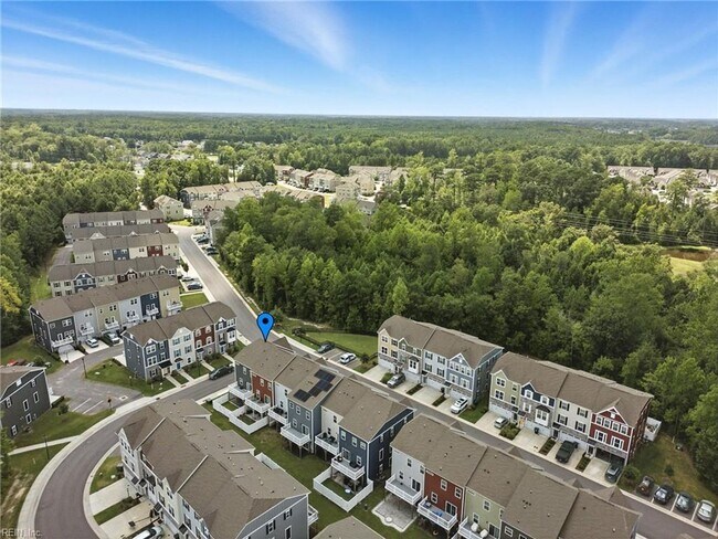 Building Photo - Newer Townhouse for lease