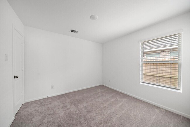 Building Photo - 27142 Breakaway Ln