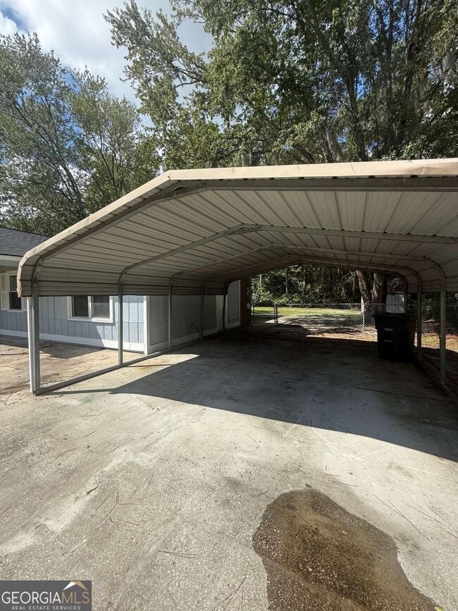 Building Photo - 814 Kelly Dr