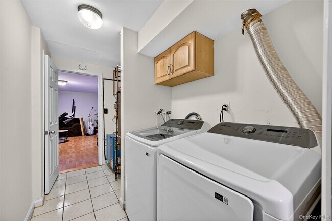 Building Photo - 731 Manette Ln