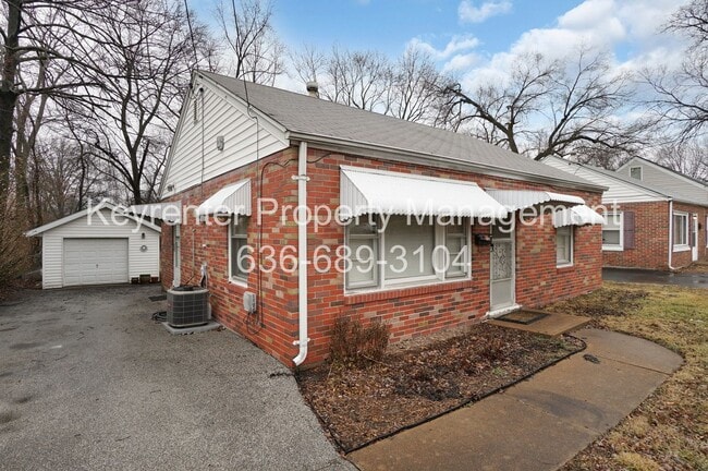Building Photo - 1045 N New Florissant Rd