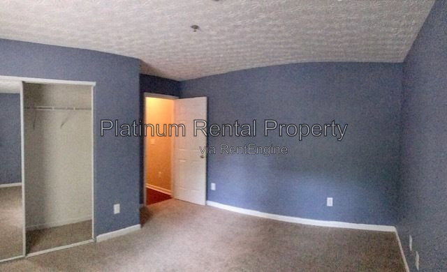 Building Photo - 244 Village Square Dr