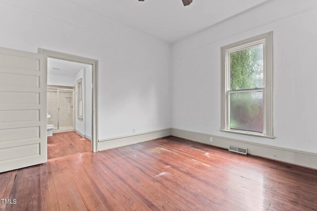 main bedroom - 304 Linden Avenue