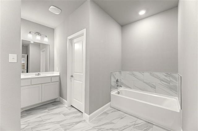 Building Photo - 304 Community Dr