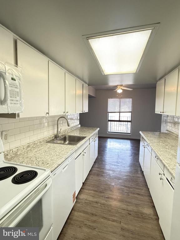 Building Photo - 13215 Dairymaid Dr