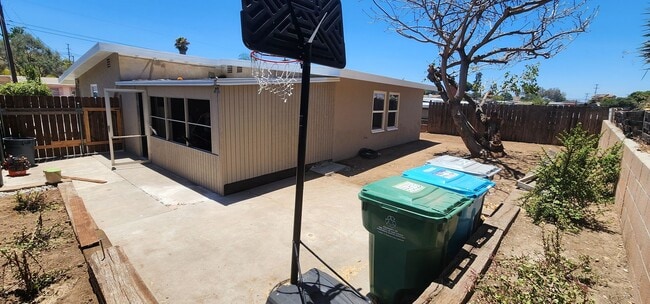 Building Photo - Spacious 3bdr house near College Grove!