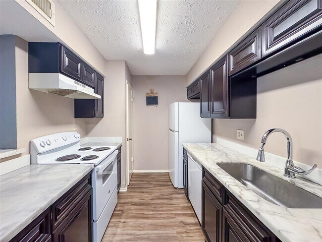 Building Photo - 10555 Turtlewood Ct