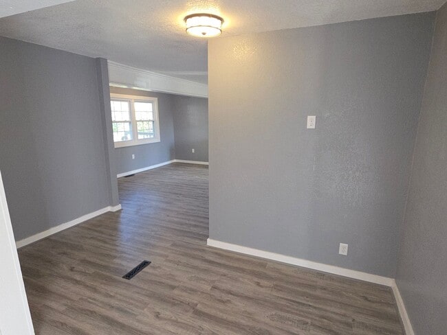 Building Photo - 2 bedroom Mukwonago home