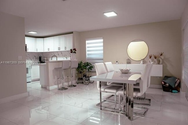 Building Photo - 15022 SW 143rd Terrace