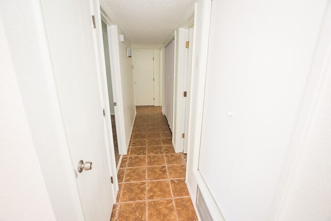 Building Photo - Charming Property Features 3 Bedrooms, 2 B...