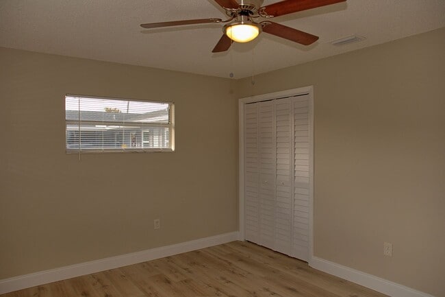 Building Photo - 4 bedroom 2 bath  single-family home in Co...