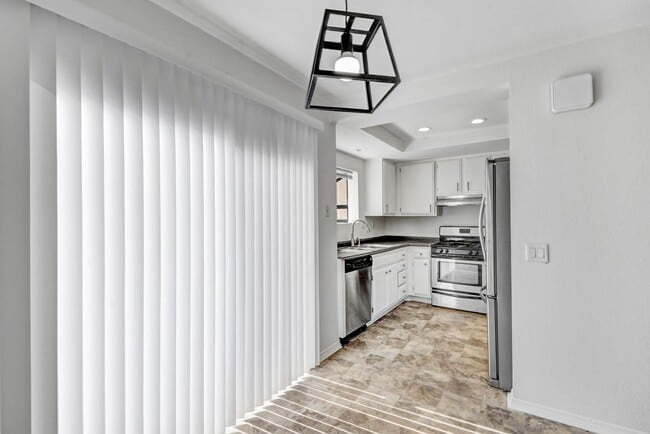 Building Photo - Available Now! 2-bedroom, 2.5 bath, 2 story condominium!