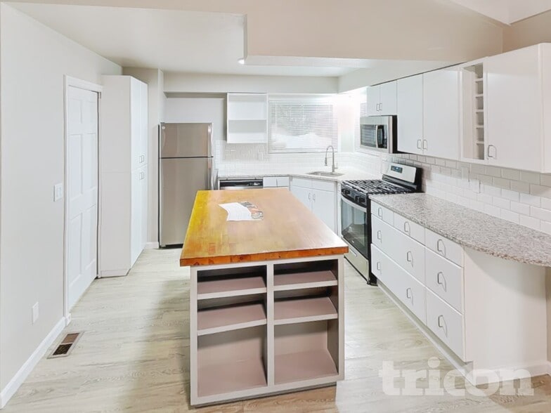 Building Photo - 1581 SW Woodland Terrace