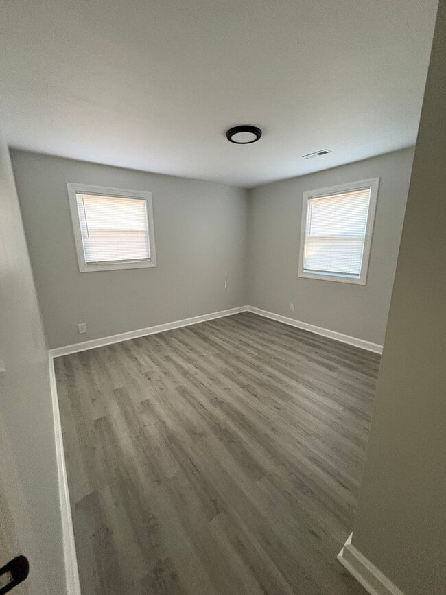 Building Photo - 2 bedroom/1 bathroom home in Greensboro