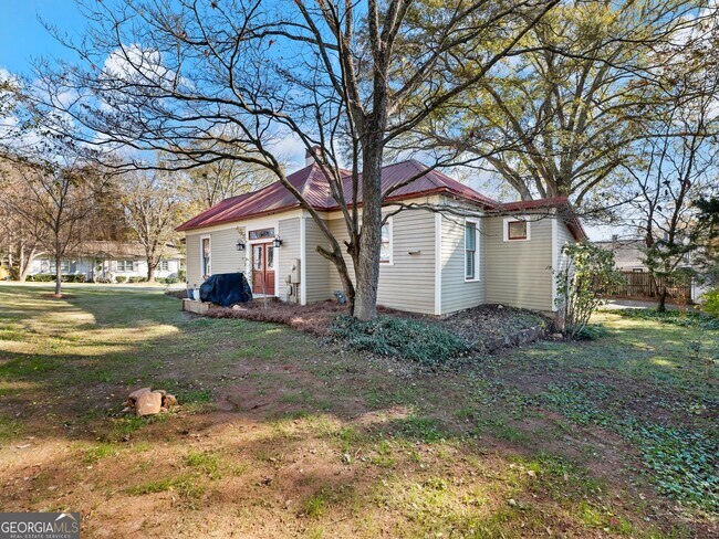 Building Photo - 249 Martin St