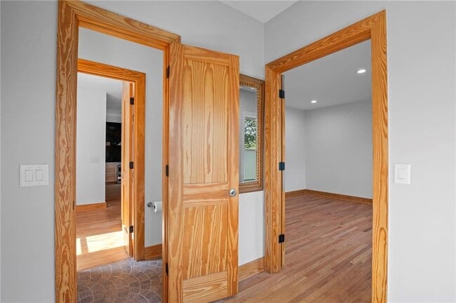 Building Photo - 1008 Courtenay Dr NE