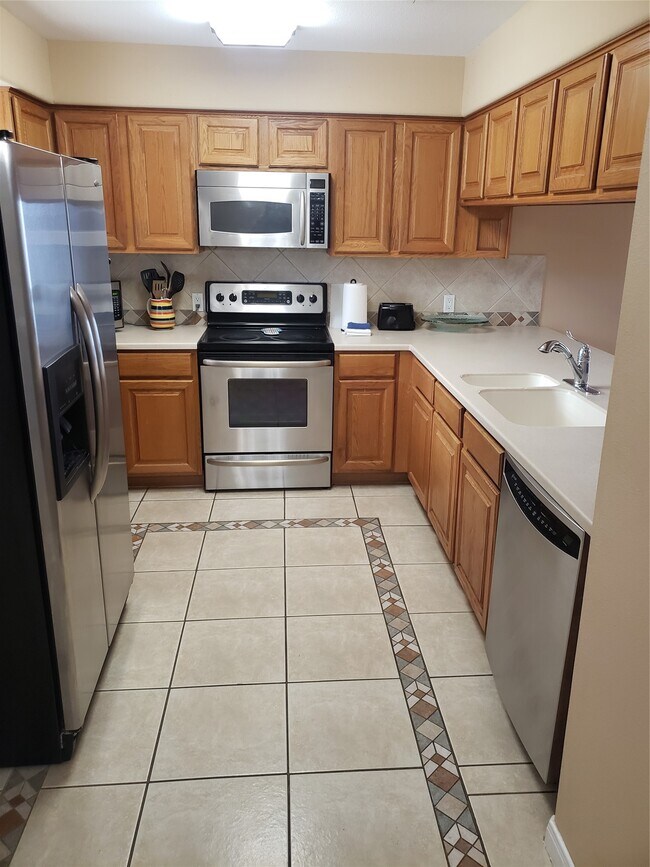 Building Photo - 3722 Laguna Dr